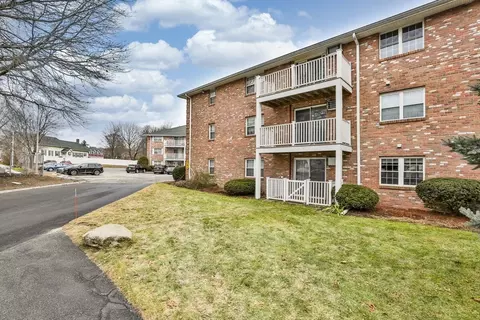 5 Karen Cir #4, Billerica, MA 01821