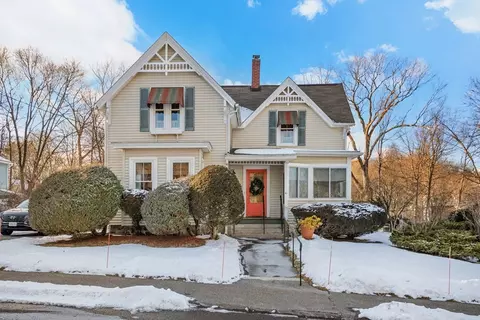 41 Walnut St, Hudson, MA 01749