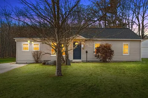 33 Alton Dr, Dudley, MA 01571