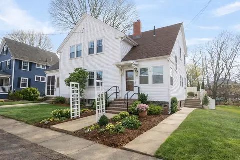 22 Oak St #22, Winchester, MA 01890