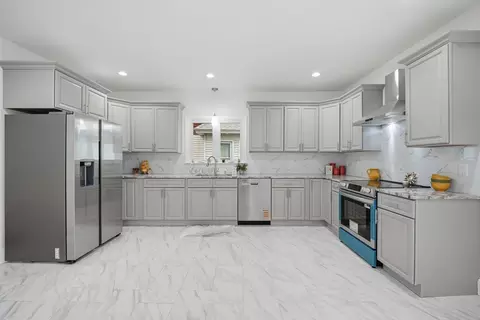 11 Herman St, Springfield, MA 01108
