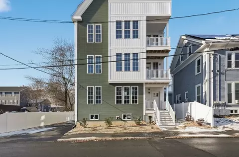 8 Vine St #3, Haverhill, MA 01830