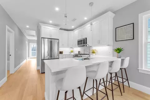 105 Neponset Ave #105, Roslindale, MA 02131