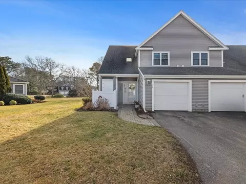 26 Southcliff Dr #26, Plymouth, MA 02360