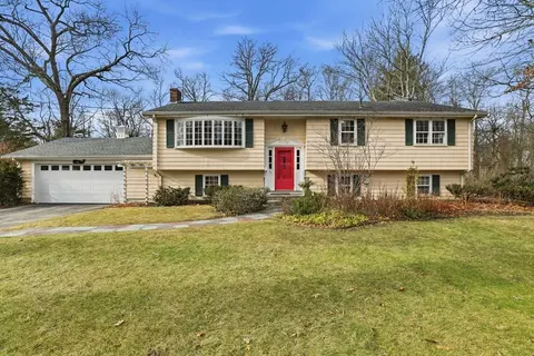 33 Rosas Ln, Scituate, MA 02066