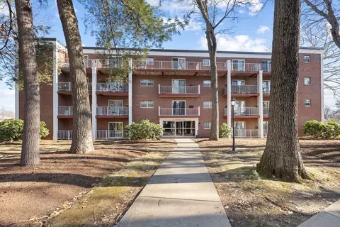 65 Greentree Ln #33, Weymouth, MA 02190