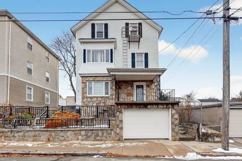 71 Smith St, Fall River, MA 02721