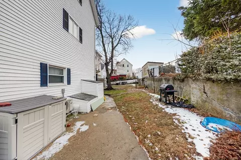 71 Smith St, Fall River, MA 02721 photo 8