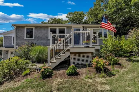 30 Manomet Ave, Plymouth, MA 02360
