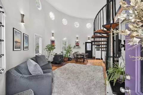 19 Old Bridge Rd, Truro, MA 02666