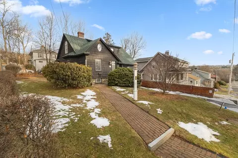 18 Windemere Rd, Worcester, MA 01602