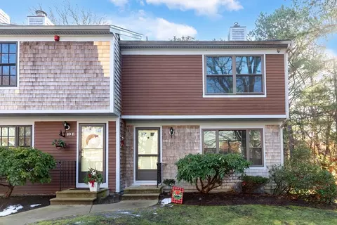 195 Falmouth Rd #19F, Mashpee, MA 02649