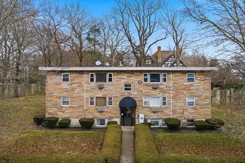 11 Auna Dr #10, Brockton, MA 02301