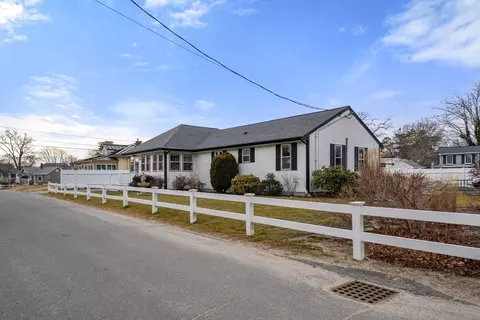 92 Choctaw, Buzzards Bay, MA 02532 photo 2