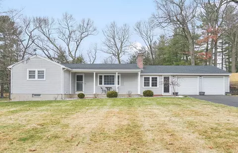61 Ridgecrest Dr, Westfield, MA 01085