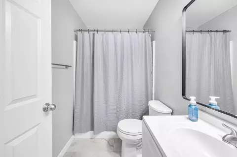 Bath - 114 Riverton Rd, Springfield, MA 01109 photo 4 of 6