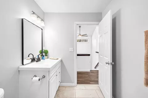 Bath - 114 Riverton Rd, Springfield, MA 01109 photo 3 of 6