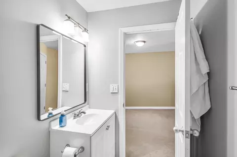 Bath - 114 Riverton Rd, Springfield, MA 01109 photo 2 of 6