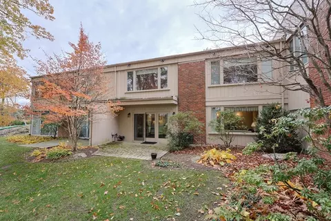 55 Fairgreen Pl #55, Chestnut Hill, MA 02467