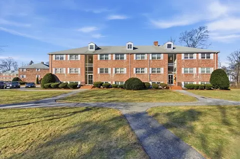 78 Edgelawn Ave #8, North Andover, MA 01845