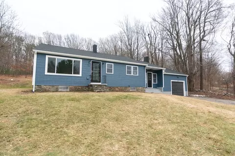 40 Princeton St, Jefferson, MA 01522