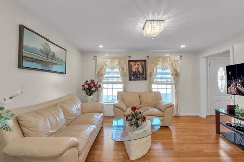 Living - 8 Modred Ct, Worcester, MA 01602 photo 1 of 2