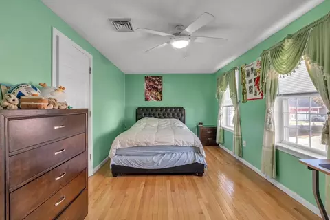 Bedroom - 8 Modred Ct, Worcester, MA 01602 photo 2 of 3