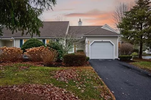 18 Windward St #18, Mashpee, MA 02649