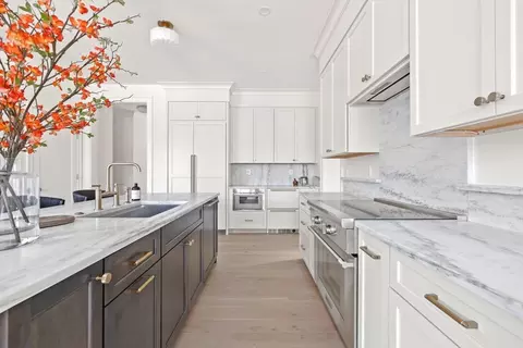 8 Common Ct, Lexington, MA 02421