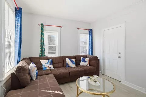 Living - 127 Dickinson St, Springfield, MA 01108 photo 1 of 5