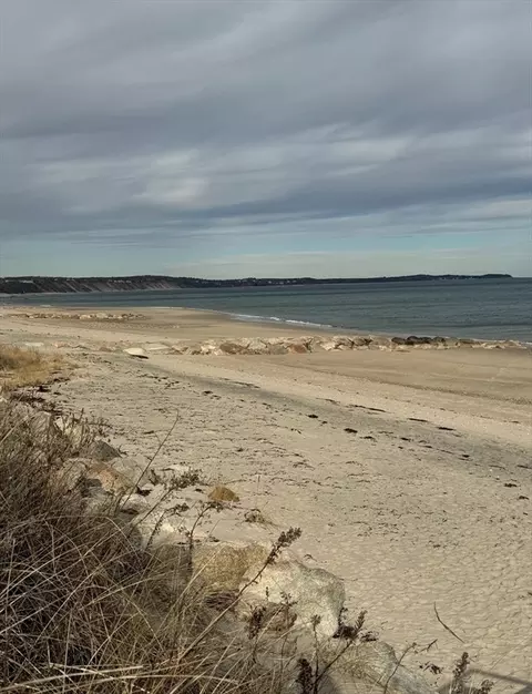 8 Driftwood Ln, Buzzards Bay, MA 02532