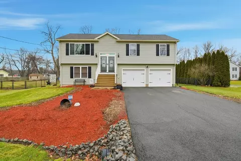 19 Greenwood St, Agawam, MA 01001