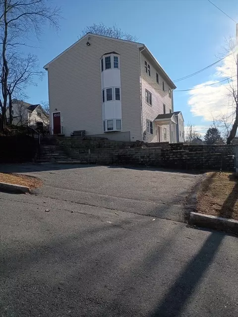 23 Bliss St #2, Fall River, MA 02720