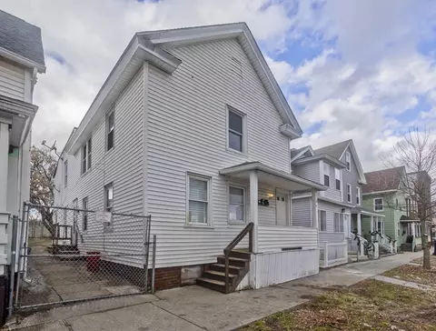 63 Pine St, Holyoke, MA 01040
