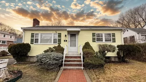 27 Ralwood Rd, Hyde Park, MA 02136
