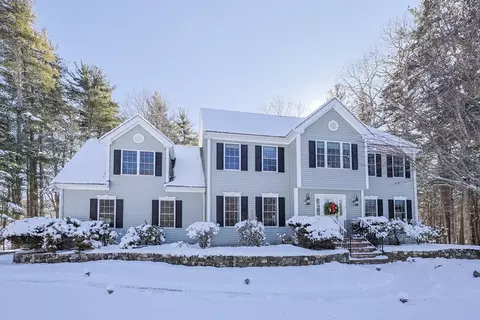 2 Sandstone Ln, Millis, MA 02054