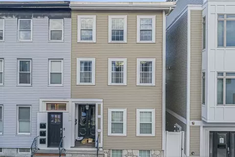 15 Vinton St #3, Boston, MA 02127