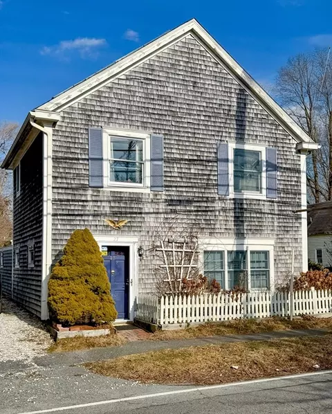 27 Carriage Shop Rd, Falmouth, MA 02536