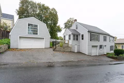 4 Clark St, Amesbury, MA 01913