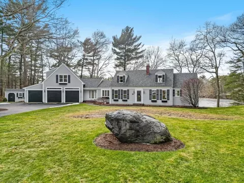 8 Shockley Dr, Lakeville, MA 02347