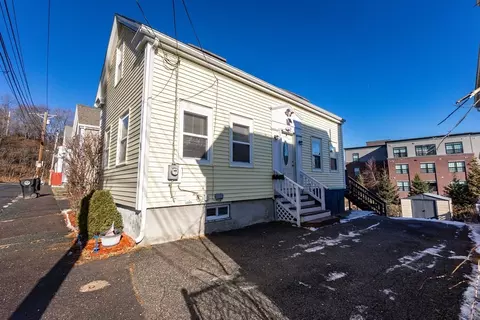 86 Flint St, Salem, MA 01970