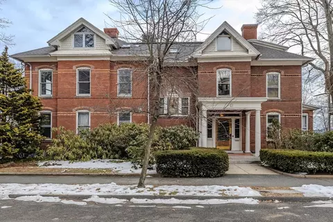 61 Crescent St #8, Northampton, MA 01060