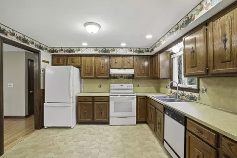 Kitchen - 4 Carby Dr, Mendon, MA 01756 photo 1 of 4