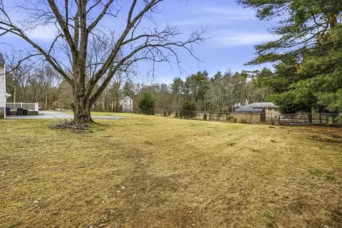 Exterior - 4 Carby Dr, Mendon, MA 01756 photo 3 of 9