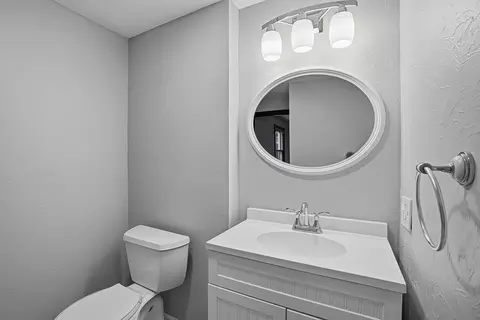 Bath - 4 Carby Dr, Mendon, MA 01756 photo 1 of 4
