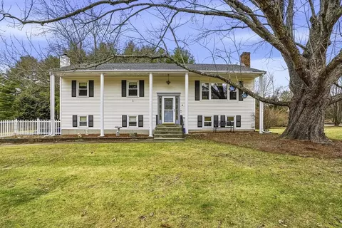 4 Carby Dr, Mendon, MA 01756