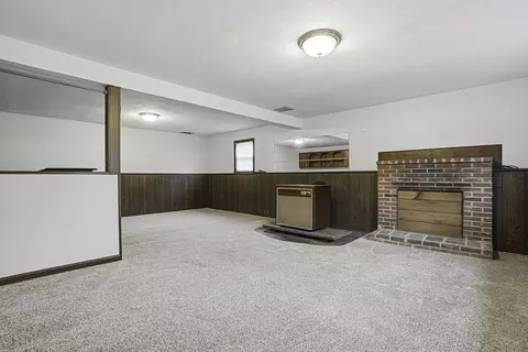 Living - 4 Carby Dr, Mendon, MA 01756 photo 6 of 9