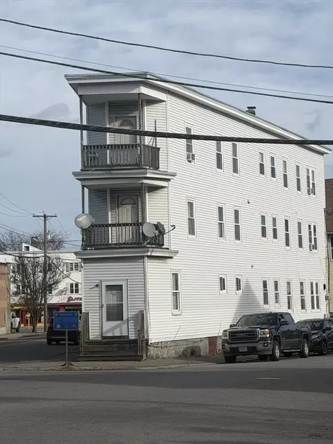 36 Manchester St, Lawrence, MA 01841