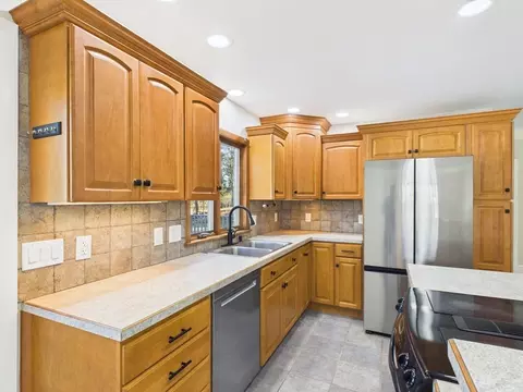 25 Pershing Ave, Acushnet, MA 02743 photo 12