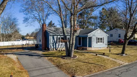 25 Pershing Ave, Acushnet, MA 02743 photo 3
